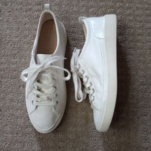 Vionic Winny White Lace-Up Leather Sneakers